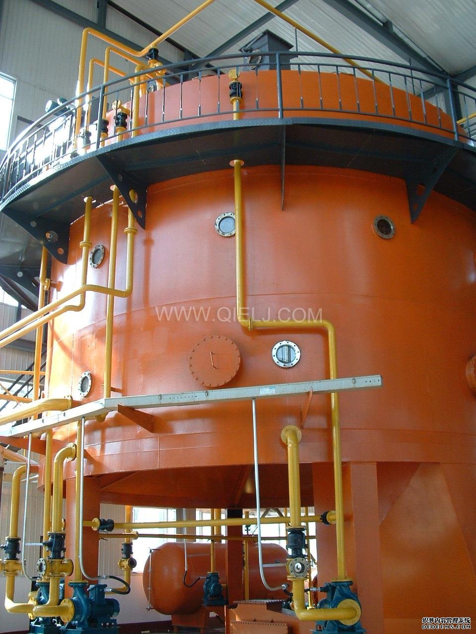 平轉(zhuǎn)浸出器(圖1) 鄭州企鵝平轉(zhuǎn)浸出設(shè)備工藝特點